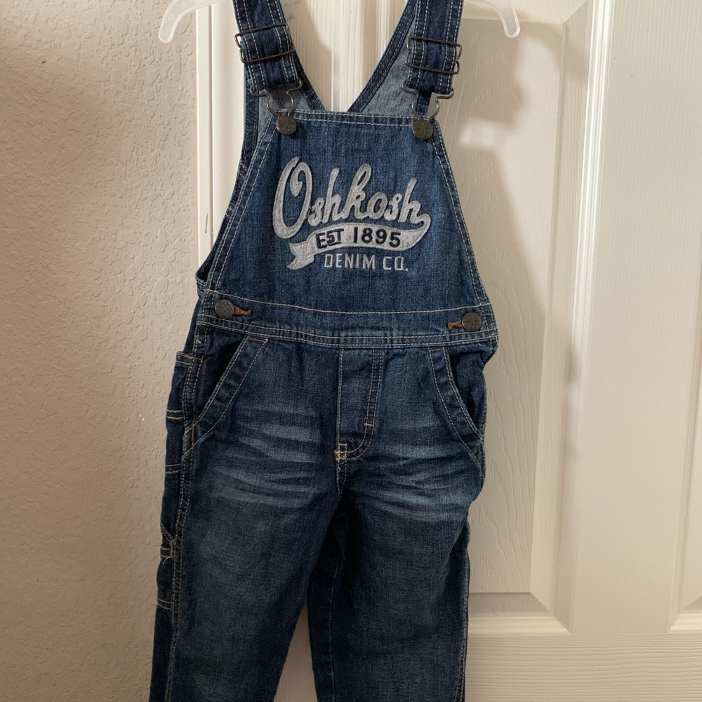 Oshkosh denim overall size 2T (Boy)